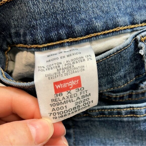 Wrangler Mens Relaxed Straight Jeans Size 36x30 Blue Denim Casual Classic Pocket - Picture 3 of 11